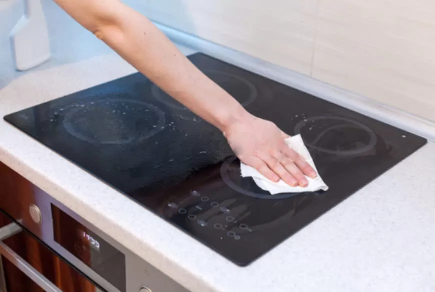 BẾP TỪ CẢM ỨNG CÓ DỄ VỆ SINH KHÔNG? GIẢI ĐÁP TỪ CHUYÊN GIA BORSCHEF!